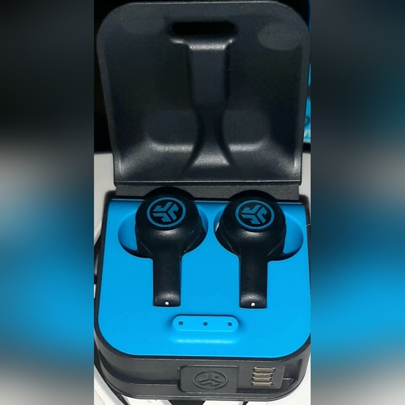 JLab JBuds Air Play Gaming True Wireless Earbuds | 30+ Total Hours of Bluetooth - Picture 7 of 10
